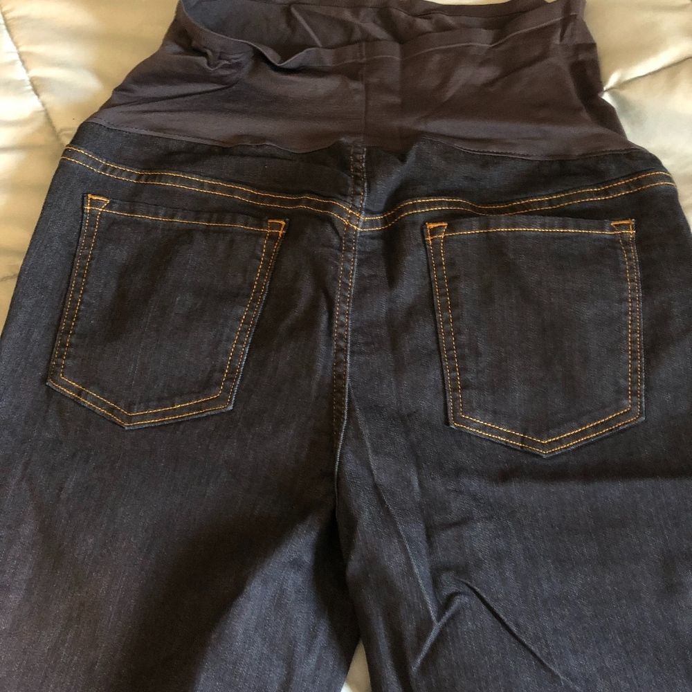 1 pair of New Old navy Maternity  capris